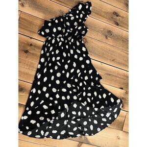 Vine & Love Women's off the shoulder layered dress. Black/white/tan. Size Small